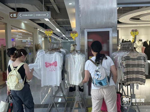 杭州服装市场夏装清仓 年轻人追求性价比成消费主力