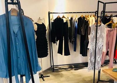 如何加盟以纯服装店?掌握秘诀,开启你的创业新篇章!