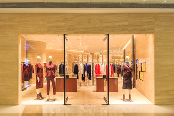 女士服装店模特