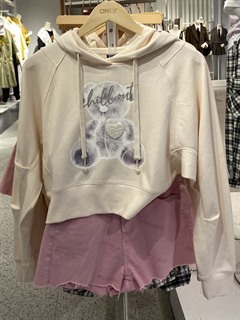 服装商场实拍图库_全球服装零售批发市场实拍_服装展会实拍