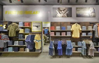 班加罗尔wrogn男士服装零售店面设计