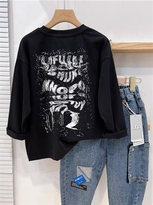 服装商场实拍图库_全球服装零售批发市场实拍_服装展会实拍