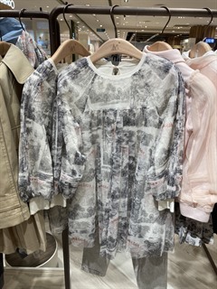 服装商场实拍图库_全球服装零售批发市场实拍_服装展会实拍