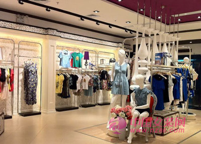 导购员如何才能够接近顾客提升业绩_店铺经营_中国女装网